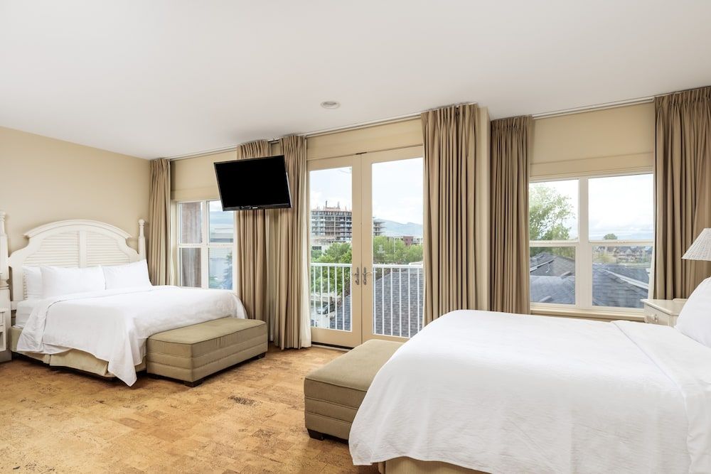 Deluxe Room, 2 Queen Beds (Arms)