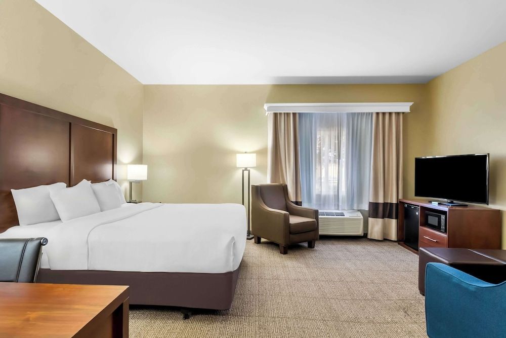Suite, 1 King Bed, Accessible, Non Smoking