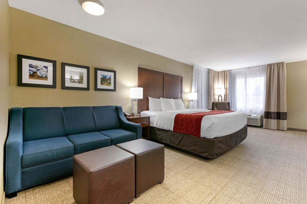 Suite, 1 King Bed, Non Smoking