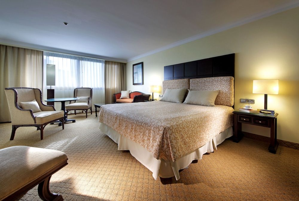 Deluxe Room Pool View