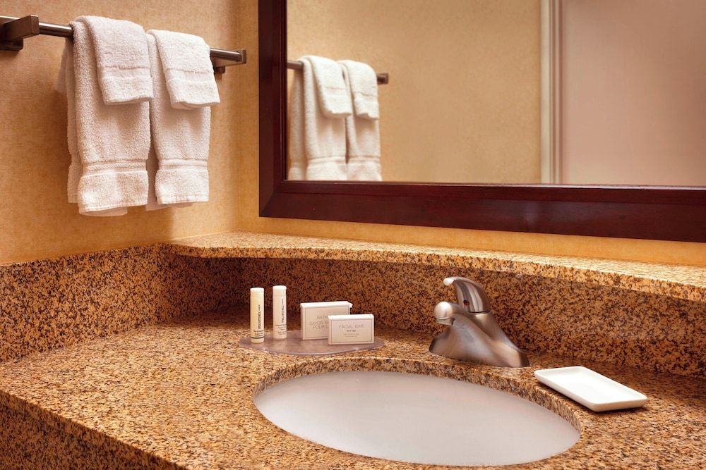 Suite, Multiple Beds (Mobility Accessible, Tub)