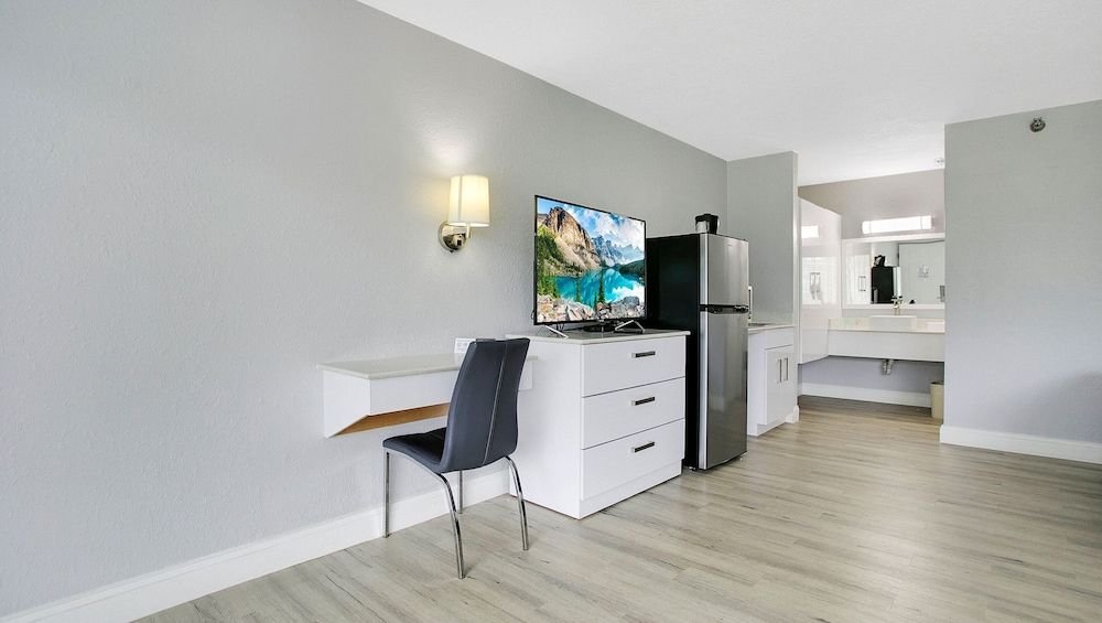 undefined Home 1 Suites Extended Stay - Kissimmee 10