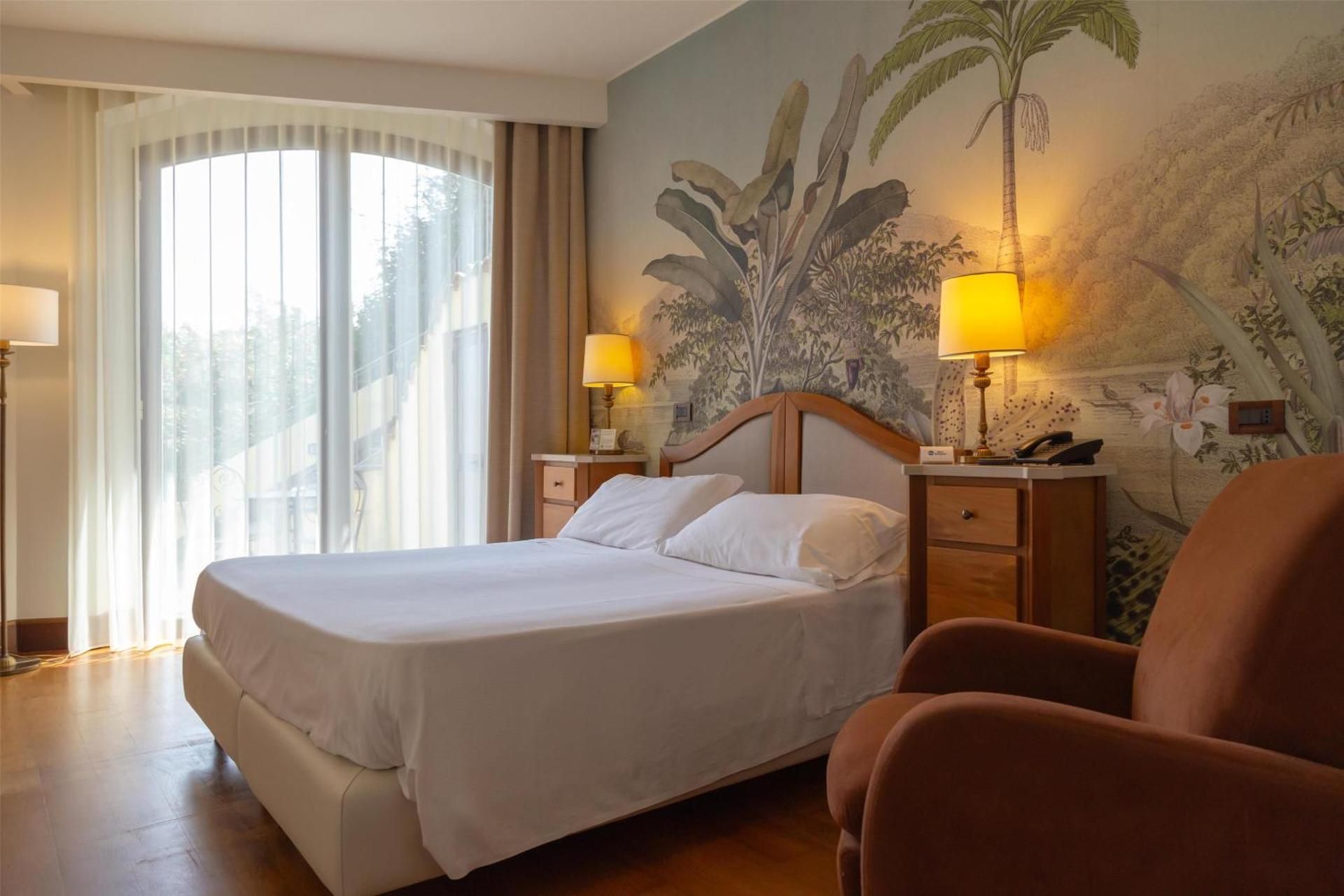 Standard Queen Room with Single Bed