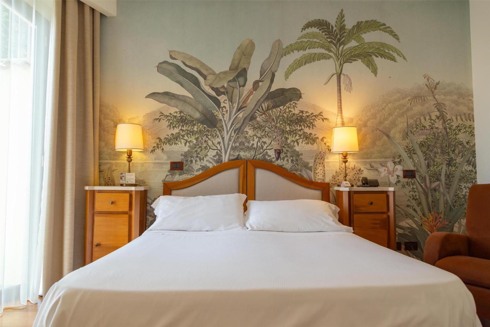 Standard Queen Room with Single Bed