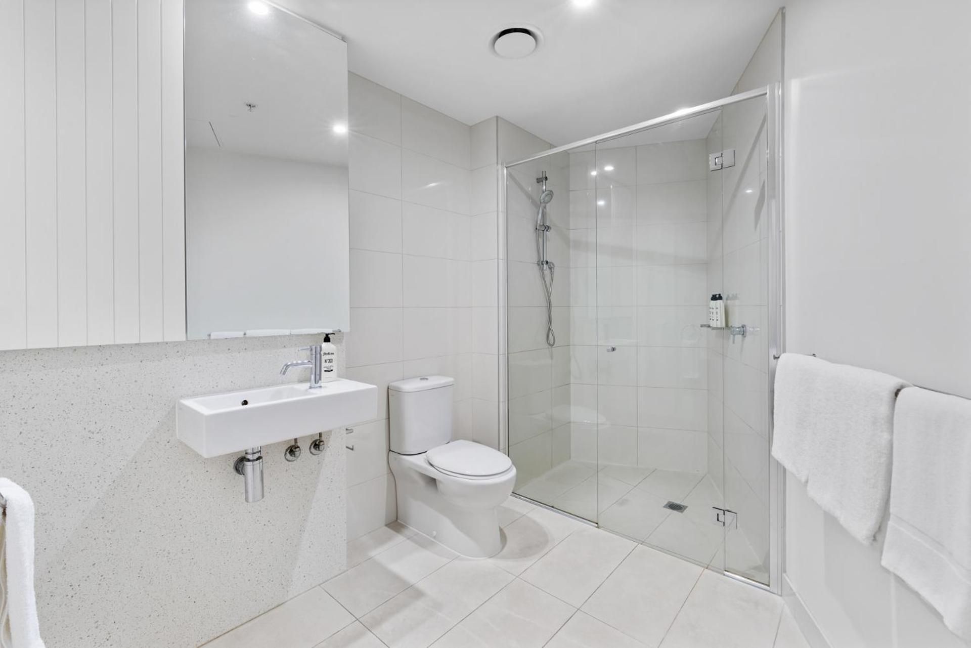 2 Bedroom 1 Bathroom Apartment (1 Queen & 1 Double)