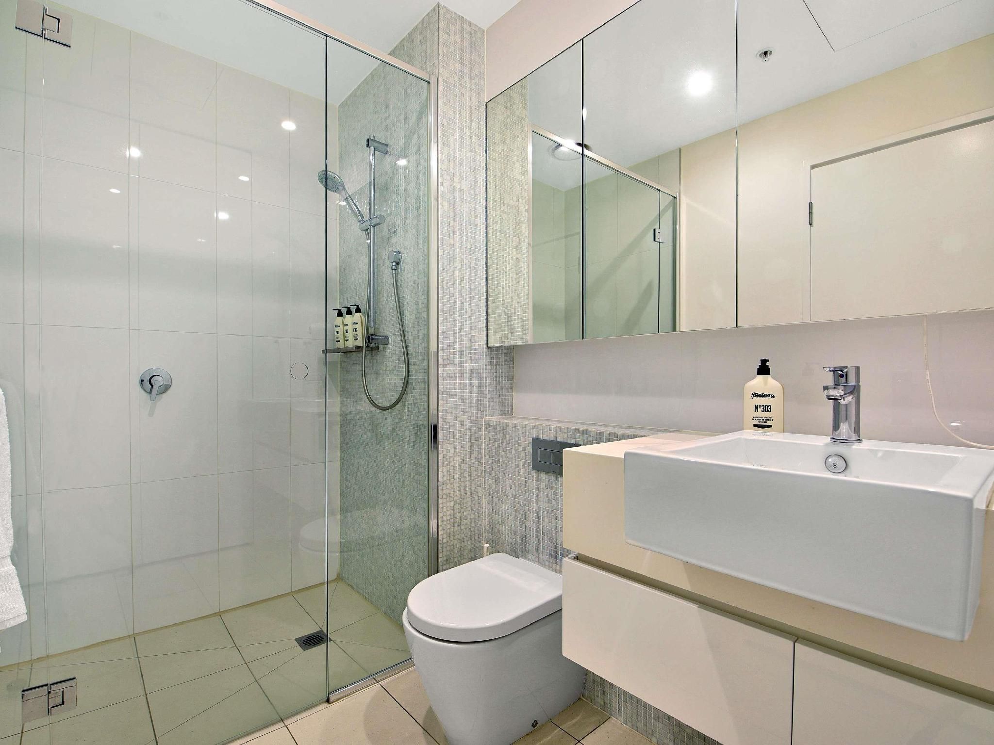 2 BEDROOM 2 BATHROOM APARTMENT - BALCONY & WATER VIEW (1 Queen & 1 Double)