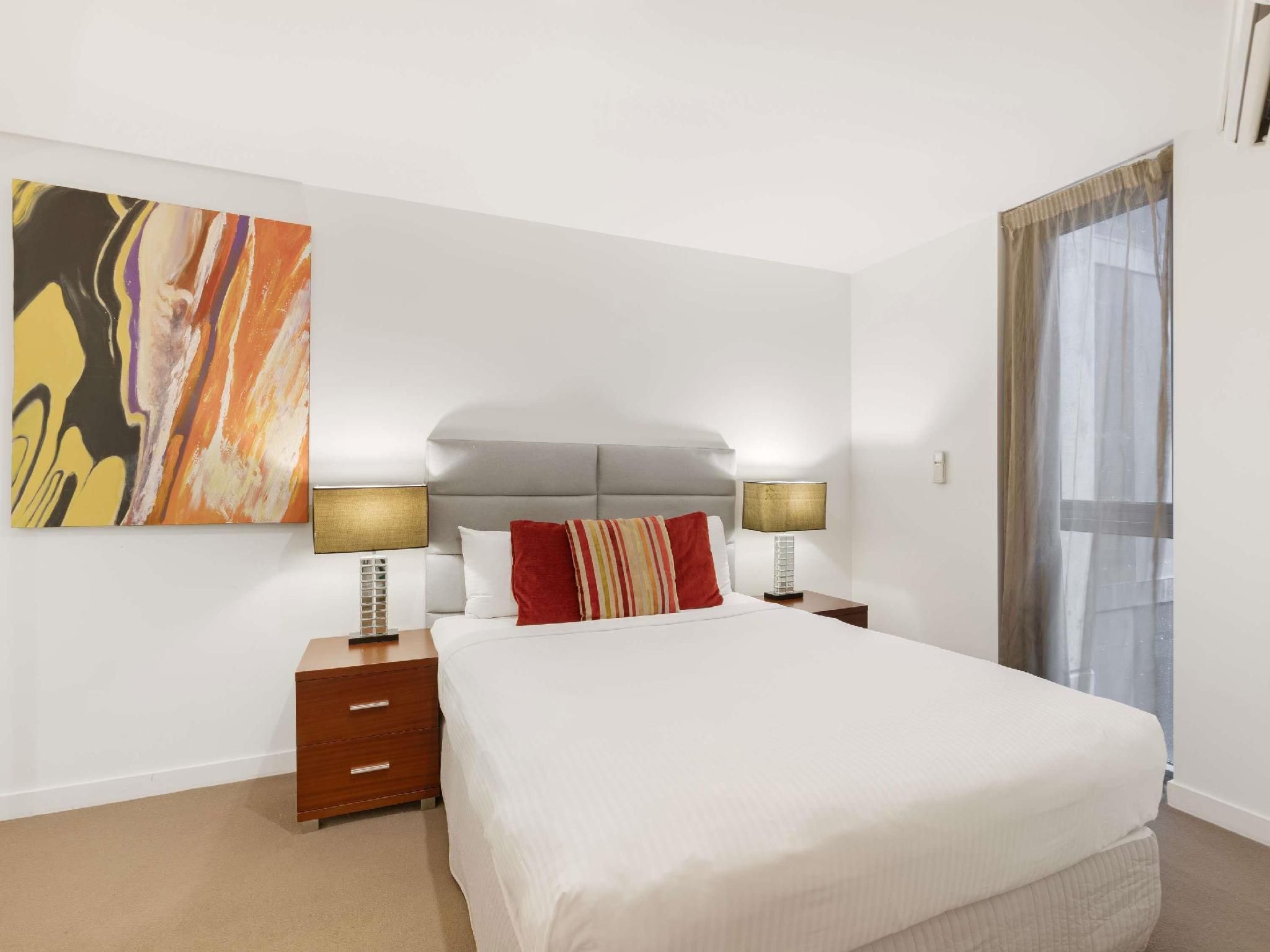 2 Bedroom 1 Bathroom Apartment (1 Queen & 1 Double)