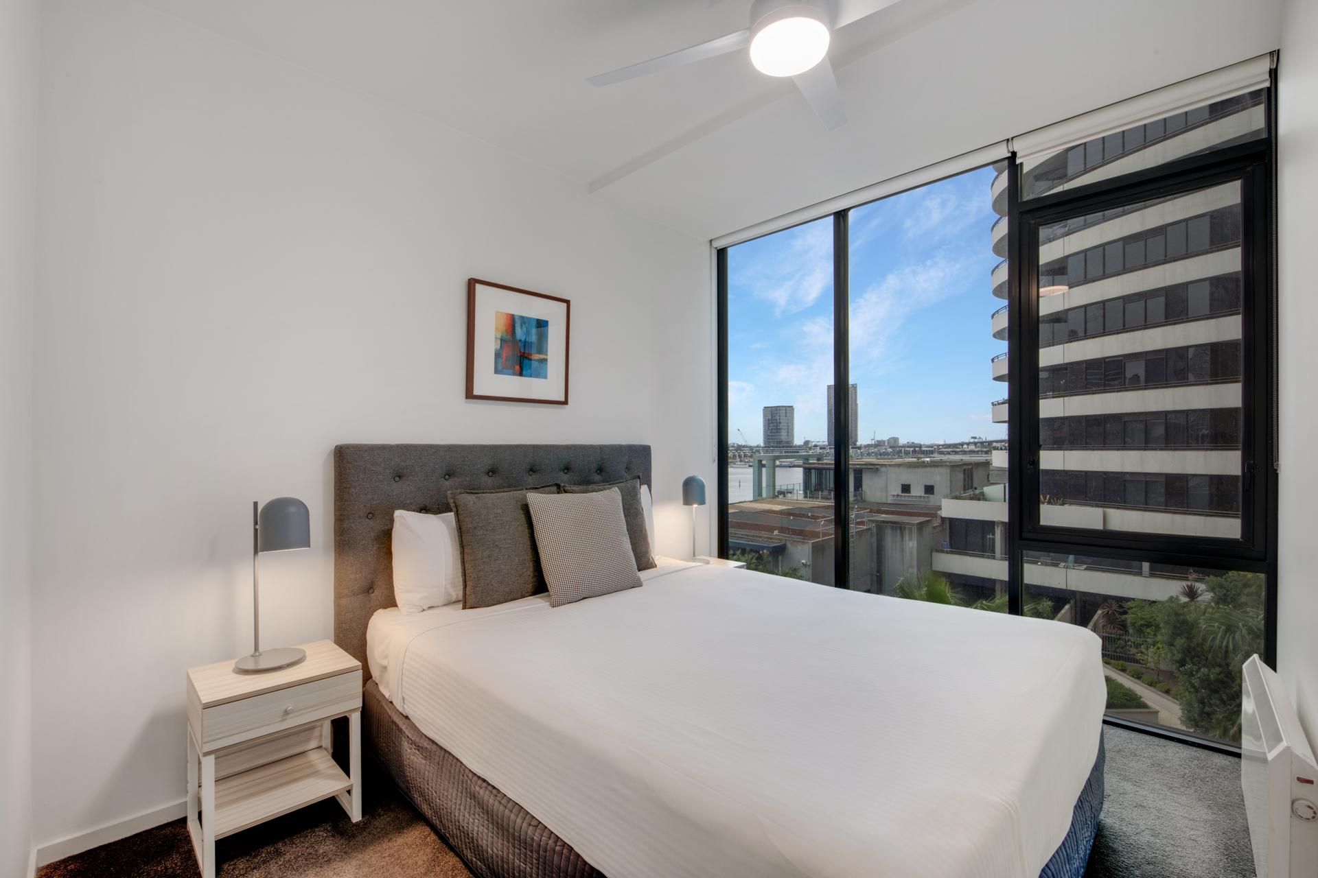 3 BEDROOM 2 BATHROOM APARTMENT - BALCONY & WATER VIEW (1Q + 2 Dbl or 1Q + 1 Dbl + 2 Singles)