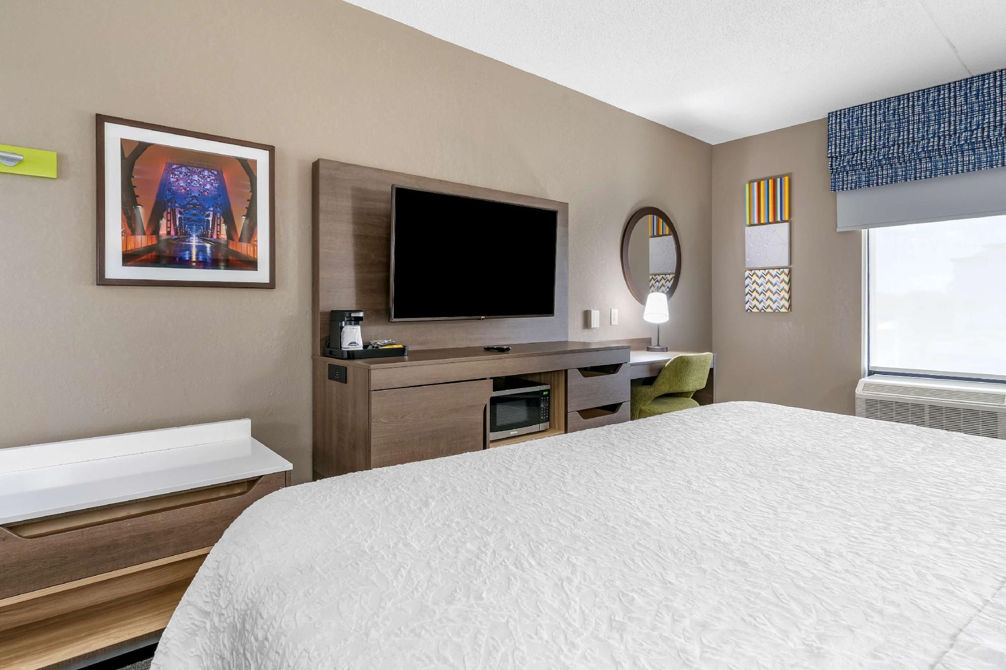 1 King Bed Nonsmoking
