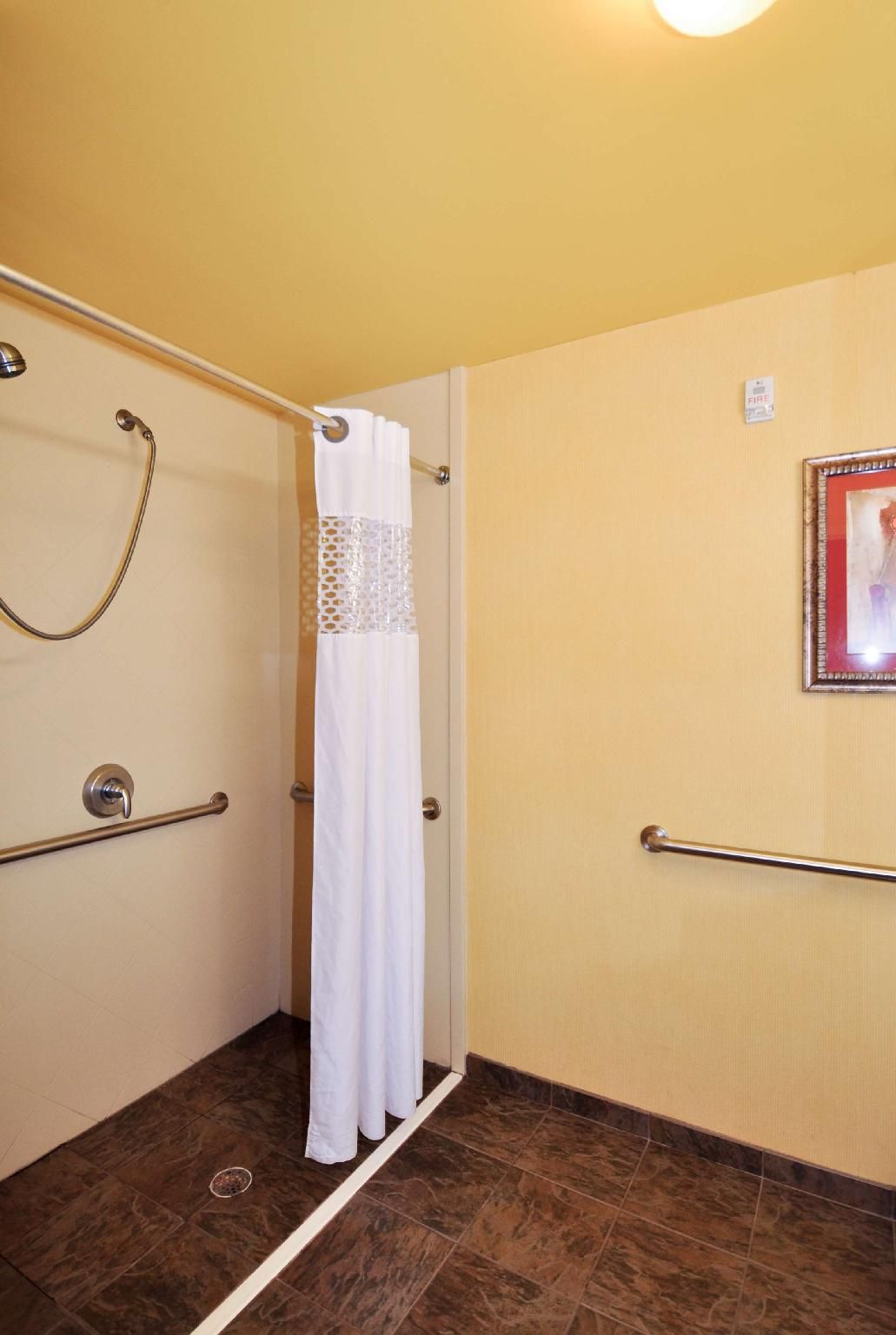 1 KING MOBILITY/HEARING ACC RI SHOWER NOSMOK