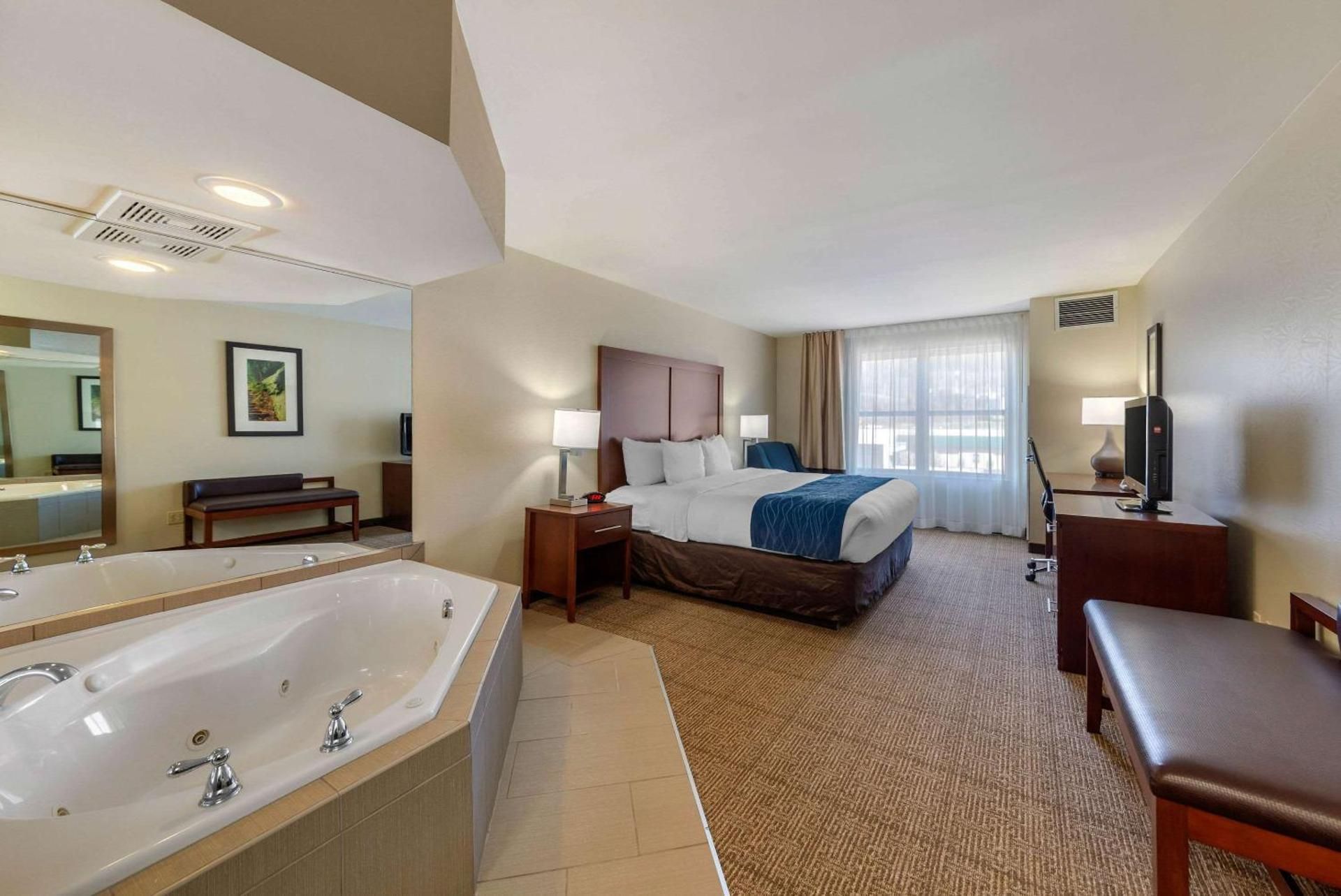 King Suite with Whirlpool - Non-Smoking