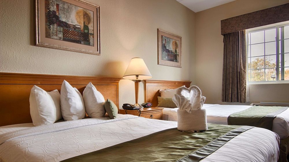 Best Western Plus Newport News Inn & Suites Suite, 2 Double Beds, Non Smoking, Refrigerator & Microwave (Third bed is a Sofabed) 2