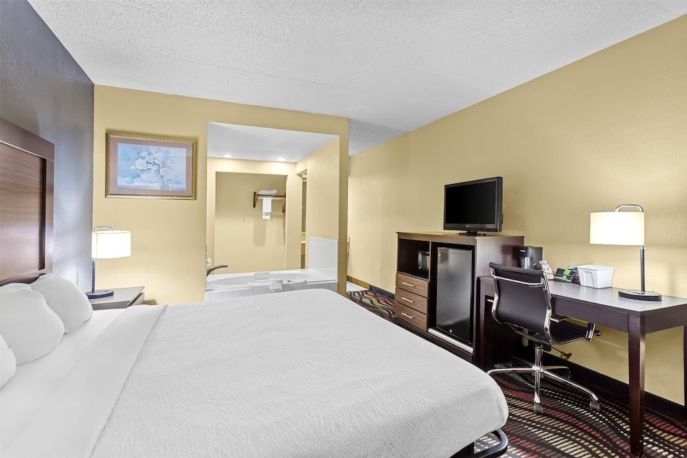 Americas Best Value Inn Grayson Room, 1 King Bed, Non Smoking, Jetted Tub 2