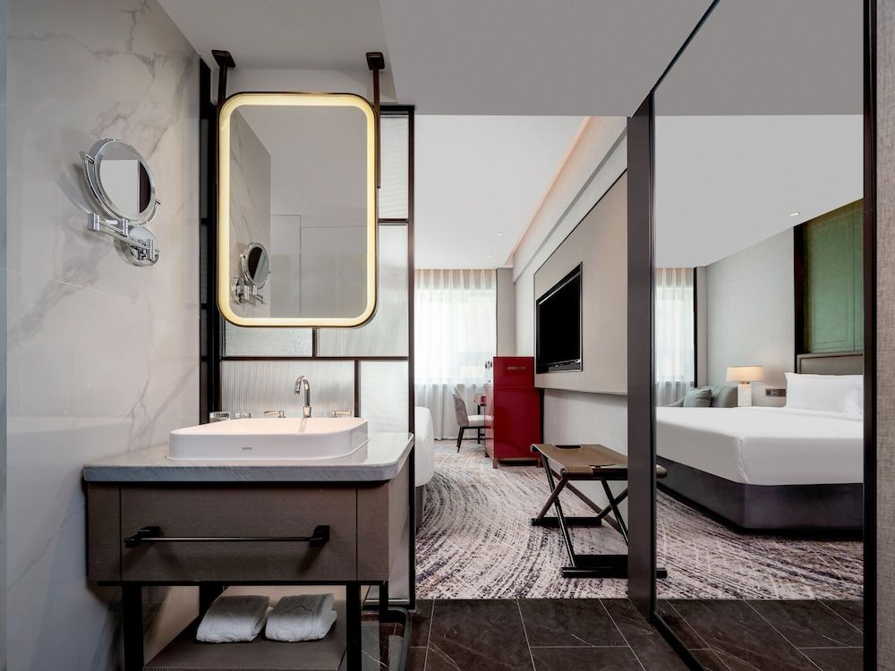 Shenzhen Shanghai Hotel Superior Room, 1 Queen Bed (with Dyson hairdryer) 3