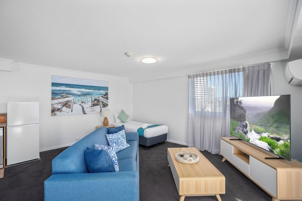 undefined Sovereign Gold Coast 9
