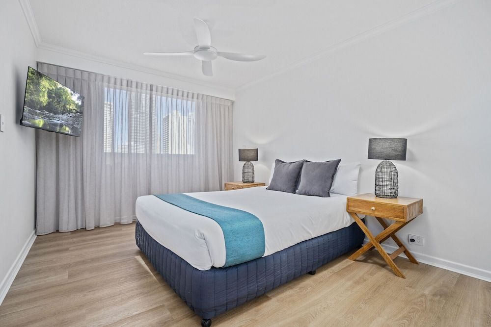 undefined Sovereign Gold Coast 10