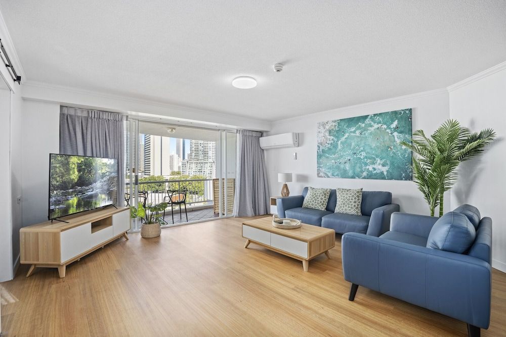 undefined Sovereign Gold Coast 9