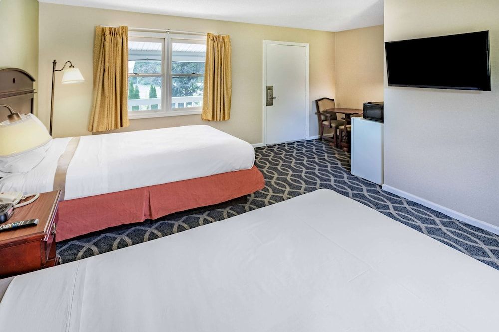 Room, 2 Double Beds, Non Smoking (Pet Friendly)