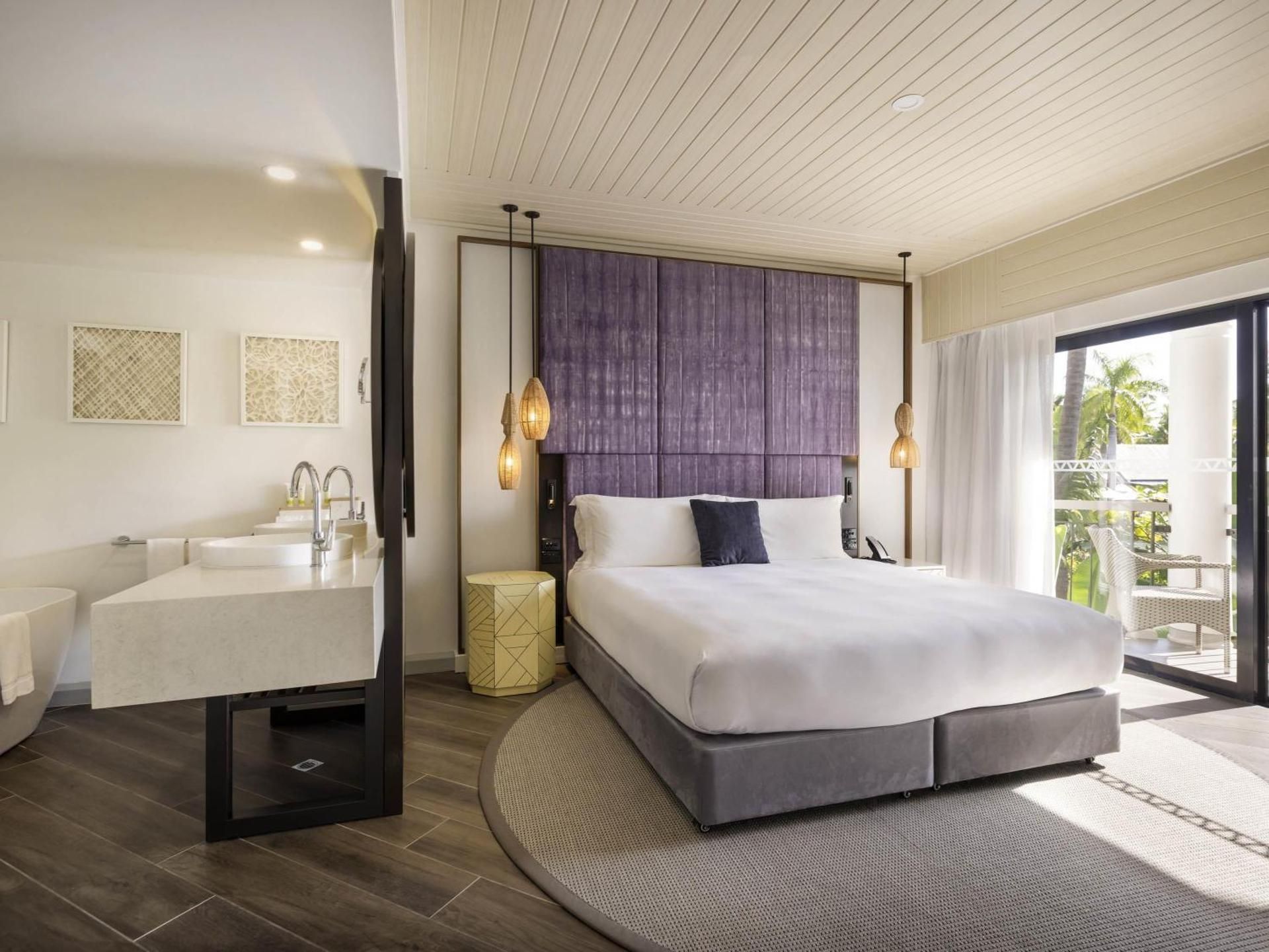 Opera Suite, One King Size Bed, Separate Living Room
