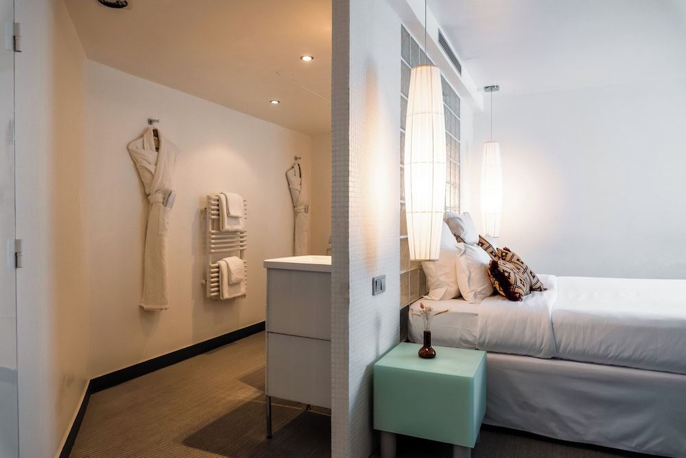 Kube Hotel Paris Standard Double or Twin Room 3