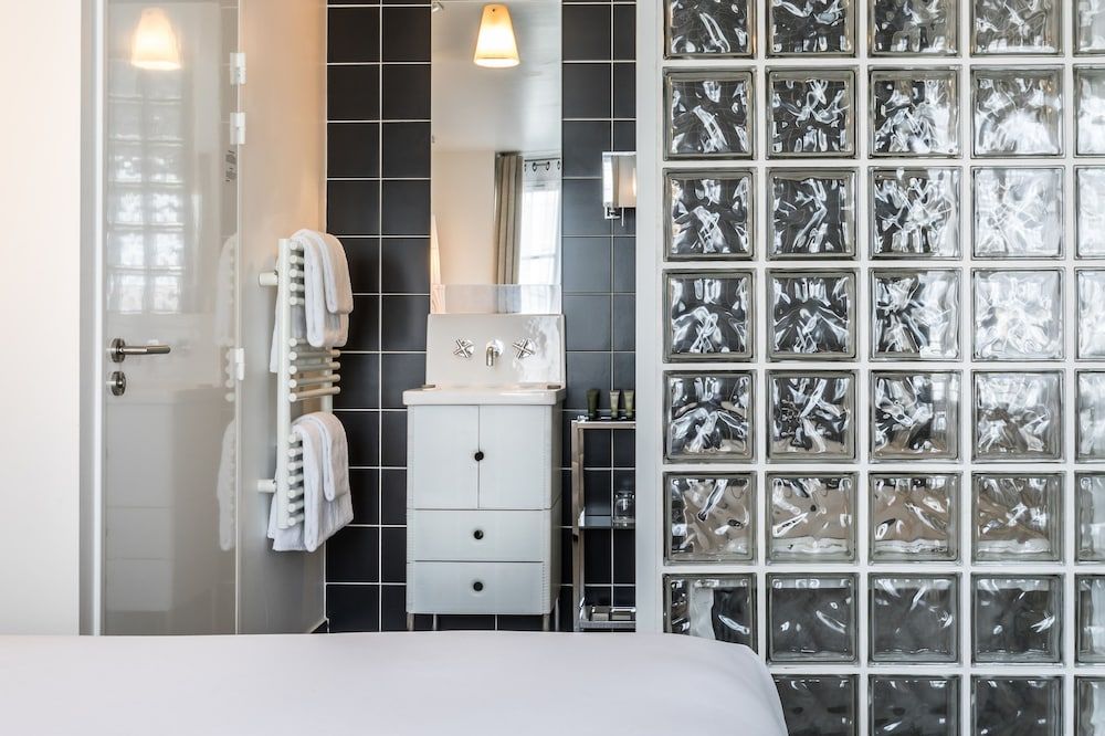 Kube Hotel Paris Standard Double or Twin Room 6