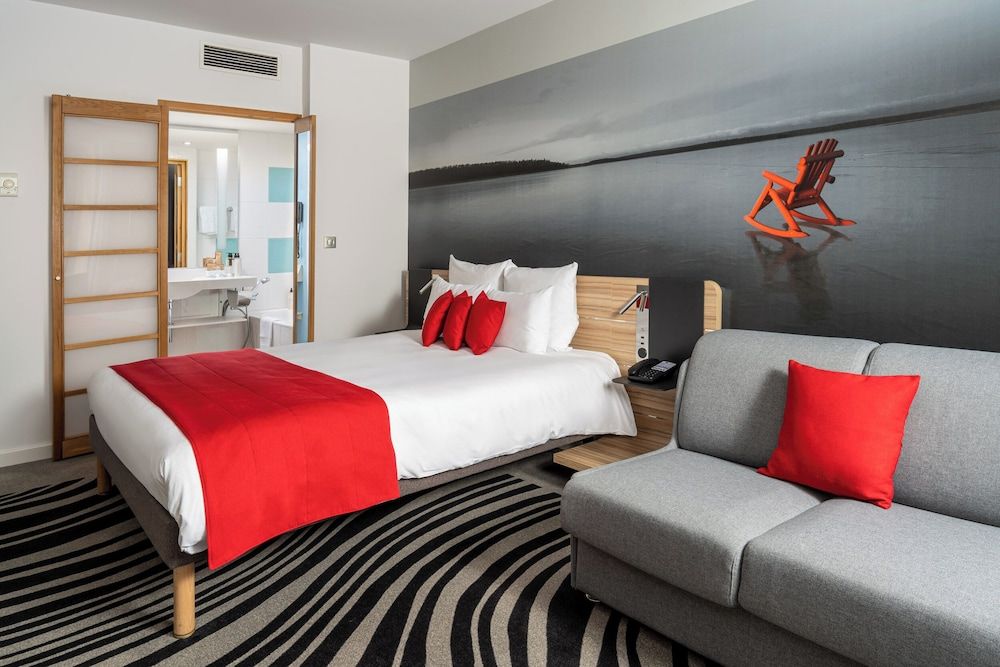 Novotel Bucharest City Centre Superior Double Room, 1 Double Bed with Sofa bed 3