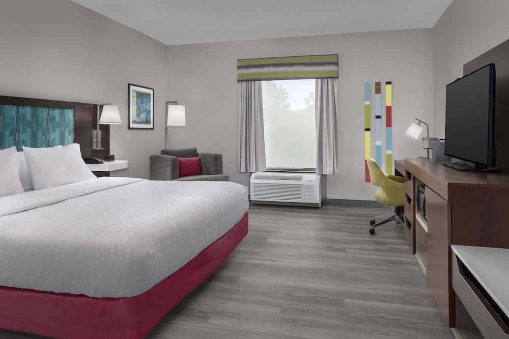 Room, 1 King Bed, Accessible, Bathtub (Mobility/Hearing)