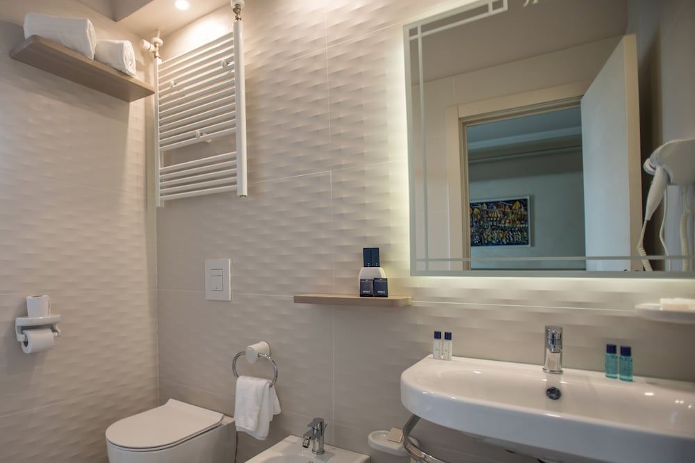 Hotel Hermitage Standard Triple Room 5