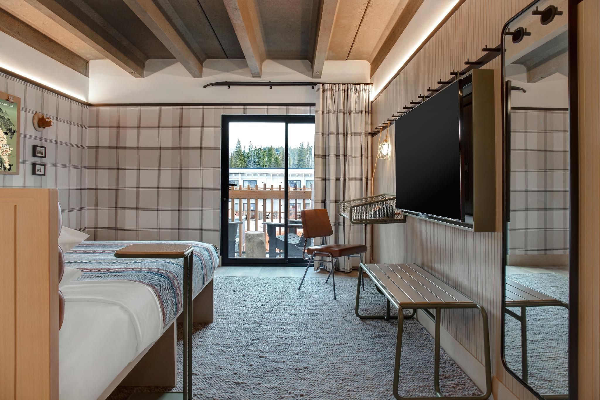 1 King Balcony, Guest room, 1 King