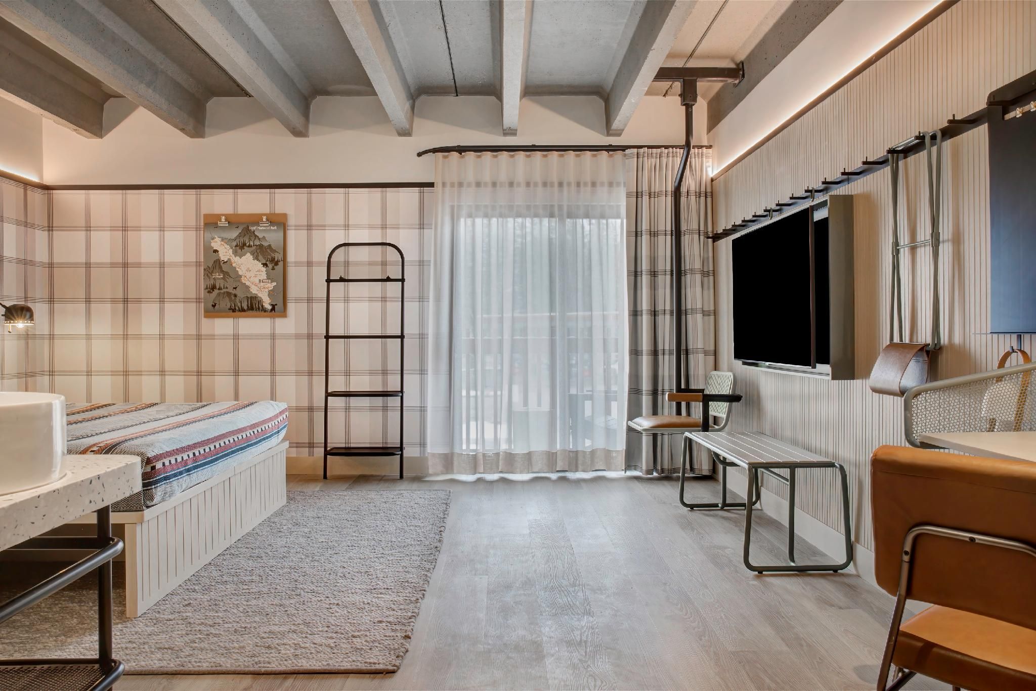 King & 2 Twins, Suite, 1 King or 2 Twin