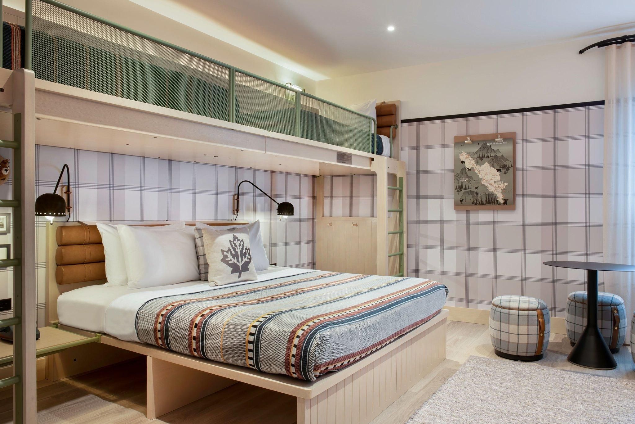 King & 2 Twins, Suite, 1 King or 2 Twin