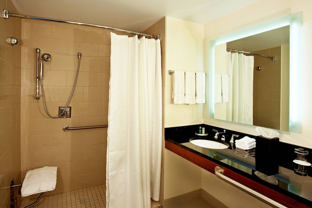 The Westin Boston Seaport District Traditional Room, 2 Double Beds 5