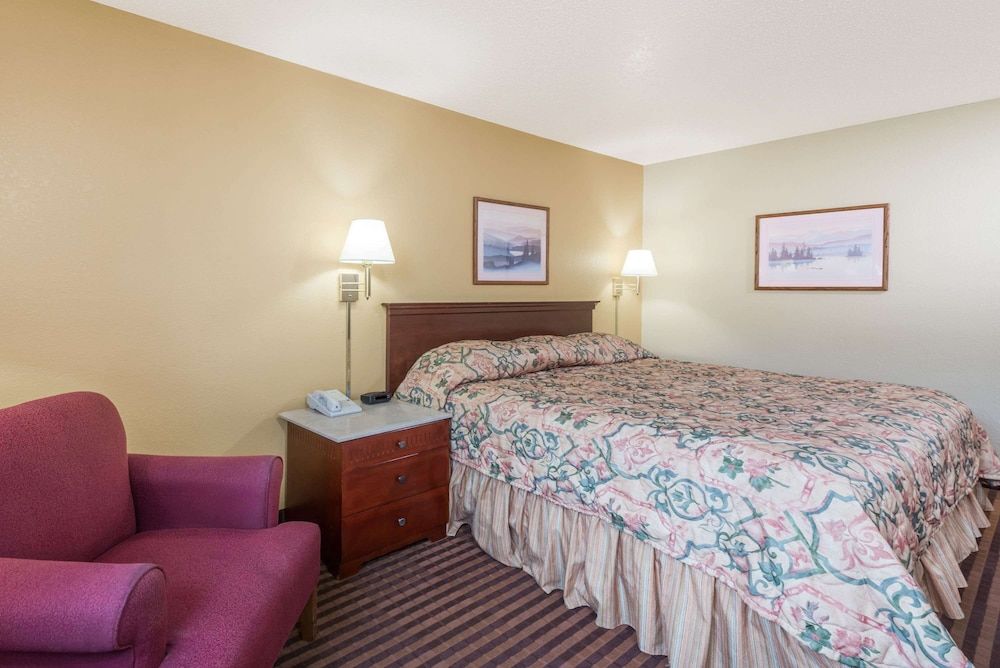 Standard Room, 1 King Bed