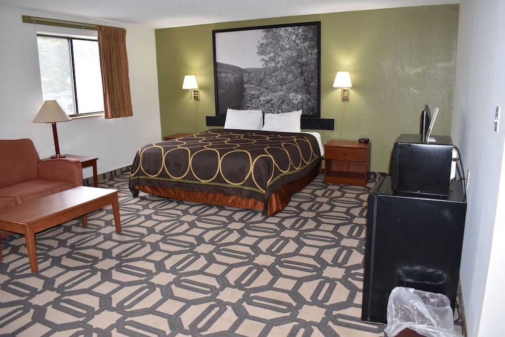 Suite, 1 King Bed, Smoking