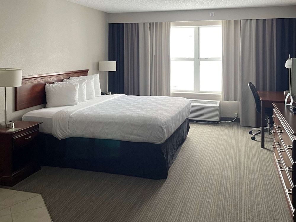 Suite, 1 King Bed, Accessible, Jetted Tub