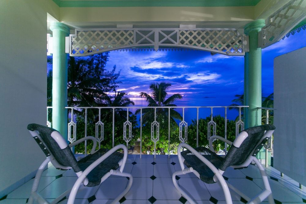 undefined Palm Beach Hotel 8
