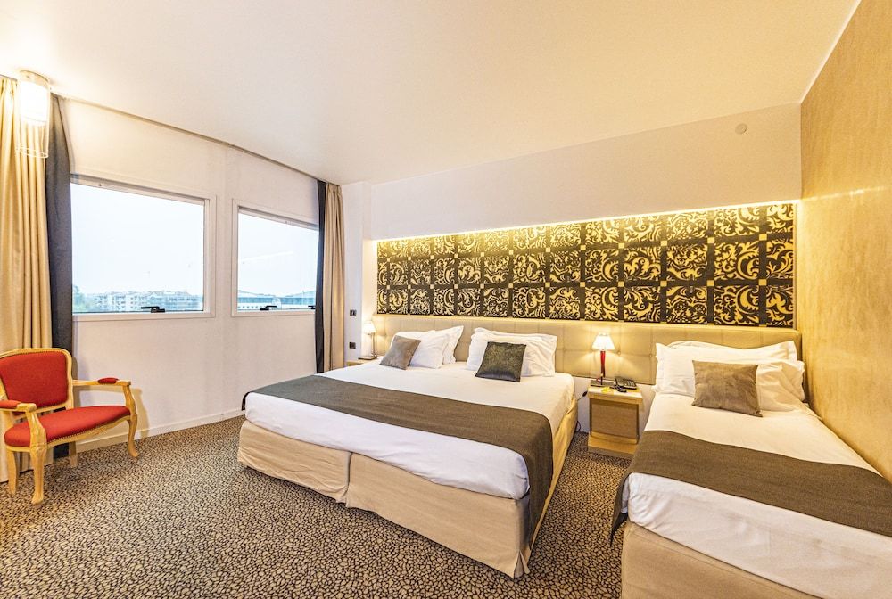 Antony Palace Hotel Superior Triple Room 2