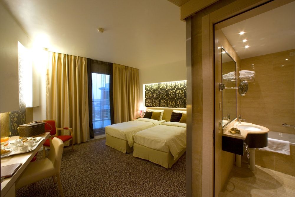 Antony Palace Hotel Deluxe Double or Twin Room, 1 Double or 2 Twin Beds 2