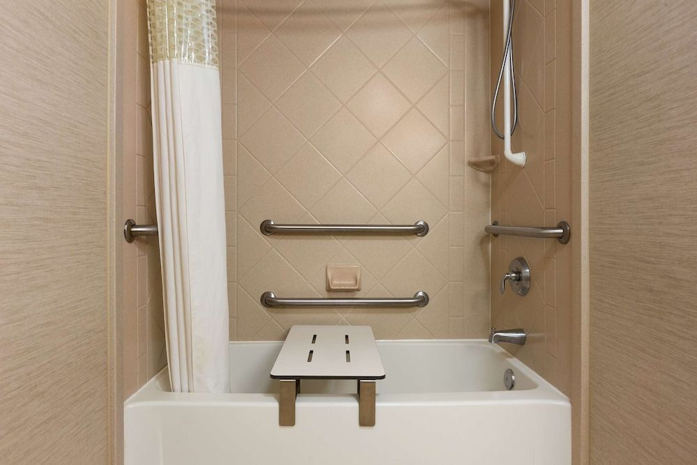 Traditional Room, 2 Queen Beds, Accessible, Bathtub