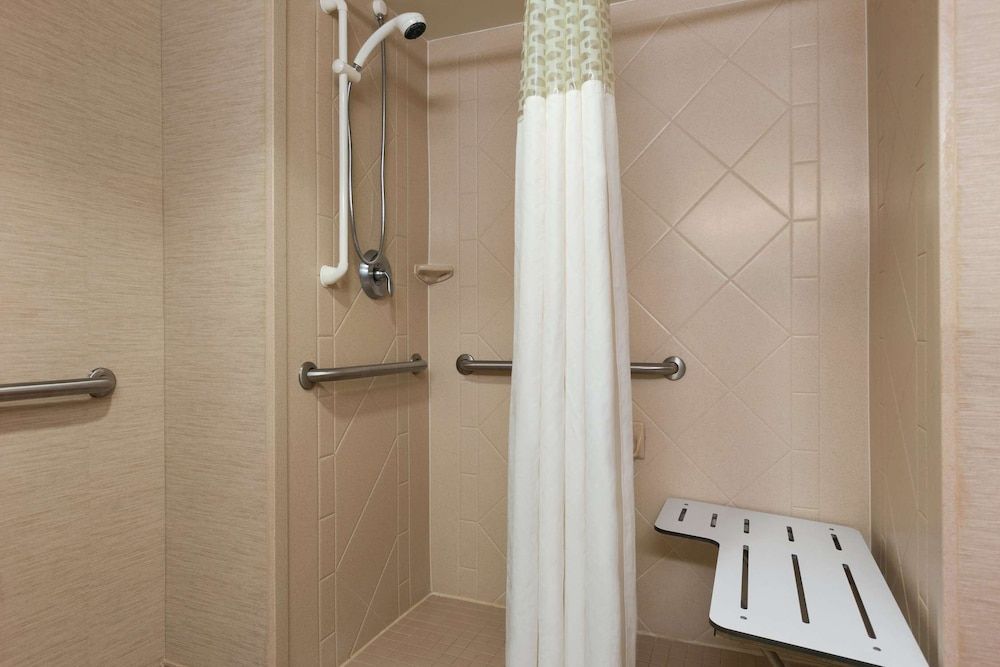 Traditional Room, 2 Queen Beds, Accessible