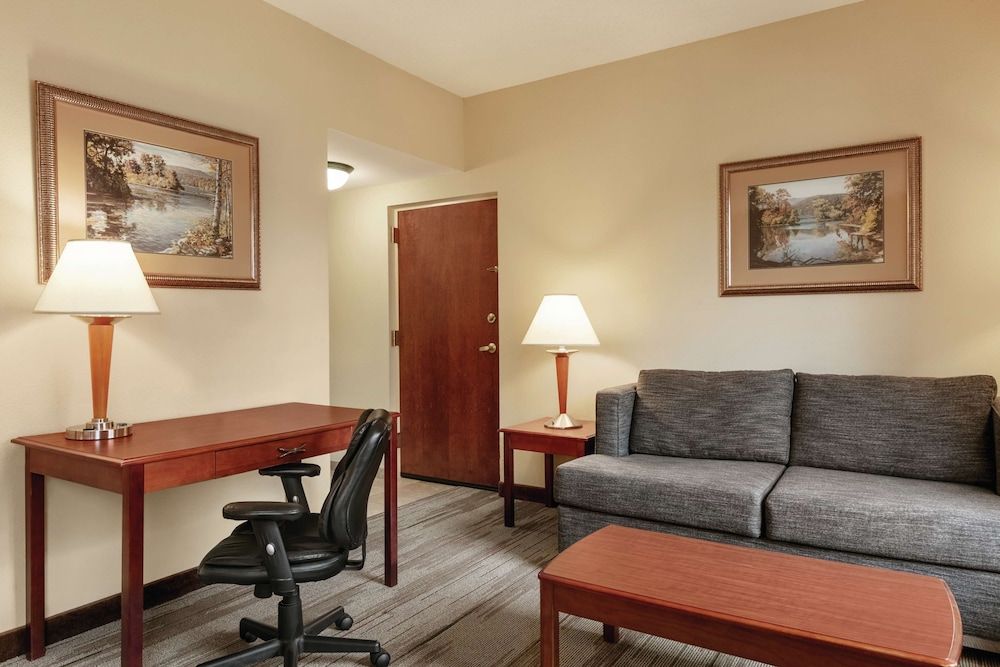 Signature Studio Suite, 1 King Bed with Sofa bed