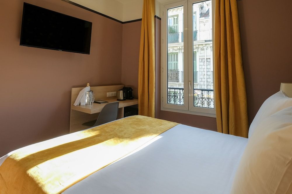 Hôtel de France, un hôtel AMMI Petite Chambre Double Standard 12m² 10