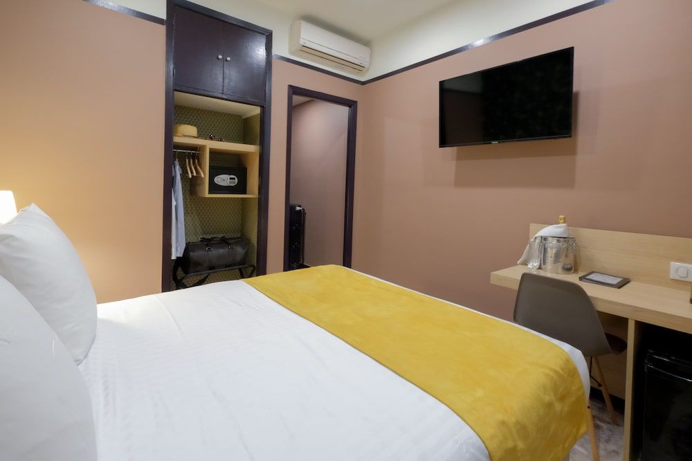 Hôtel de France, un hôtel AMMI Petite Chambre Double Standard 12m² 3