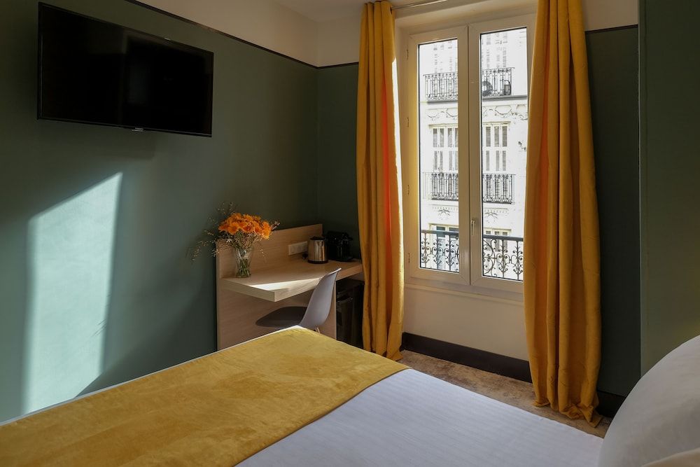 Hôtel de France, un hôtel AMMI Petite Chambre Double Standard 12m² 13