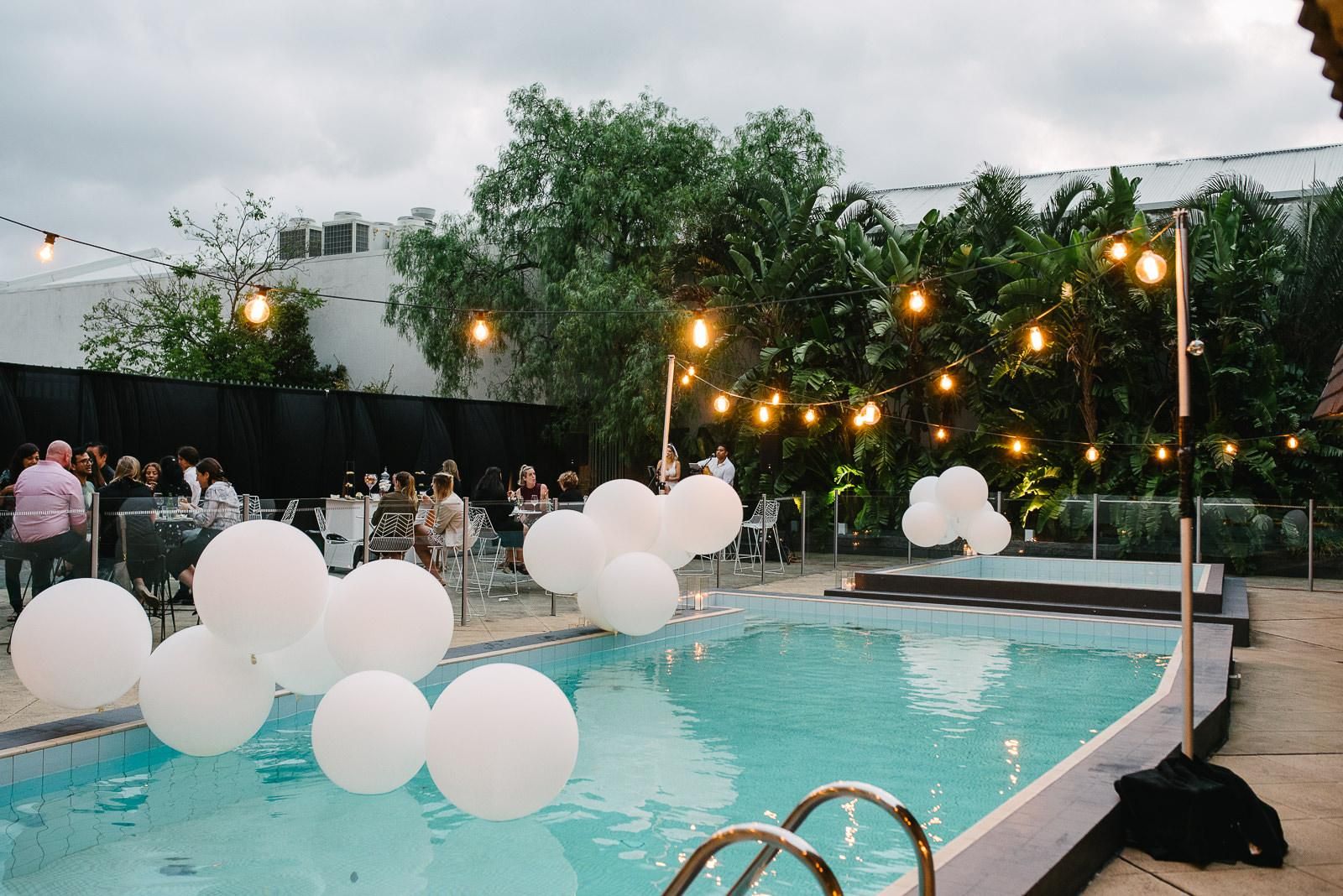 swimming pool [outdoor]