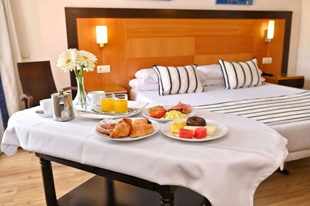 Hotel Bonalba Alicante Deluxe Double Room, Terrace (Romantic Offer) 2