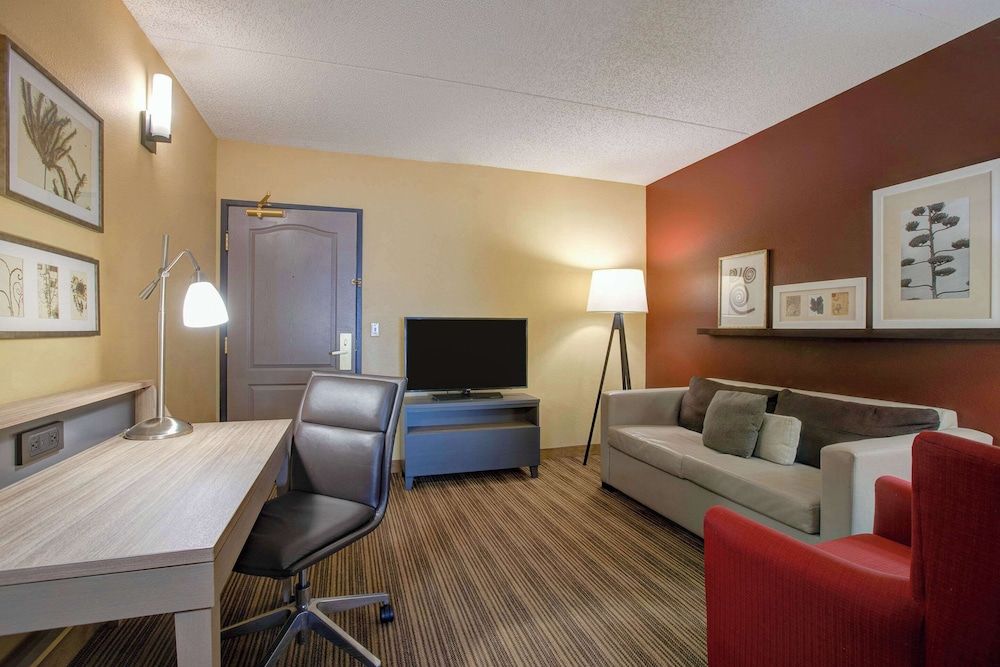 Comfort Inn & Suites St. Paul Northeast Suite, 2 Queen Beds, Non Smoking 4