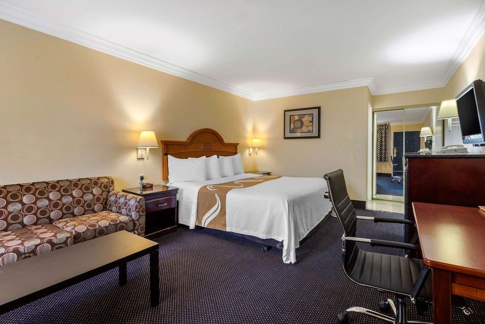 Standard Room, 1 King Bed, Non Smoking
