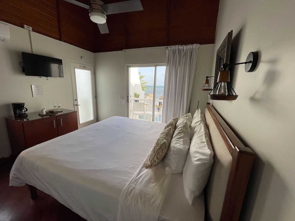 Mata Rocks Resort Ocean View Balcony Room 2