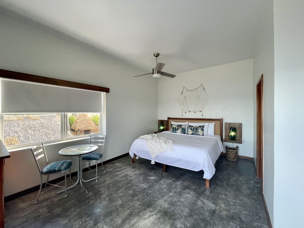 Mata Rocks Resort Oceanfront Junior Suite - 1 King Bed 6